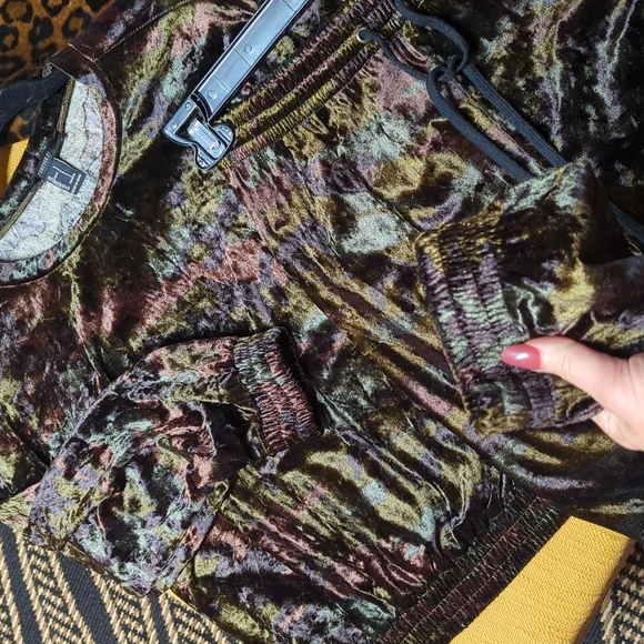 Camouflage velour tracksuit - Picture 7 of 7